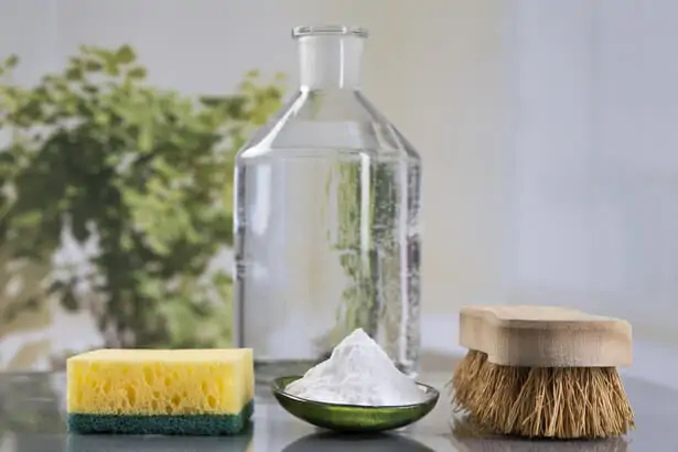 vinaigre-blanc_shutterstock_335956700.webp